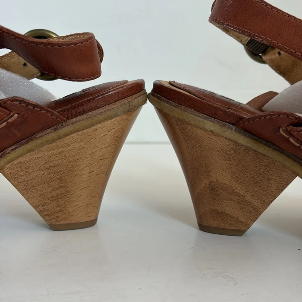 Frye Mandy T Strap brown leather up gladiator gold hardware open toe sandal cone